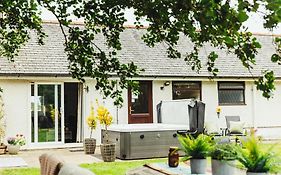 Birchwood Cottage With Hot Tub